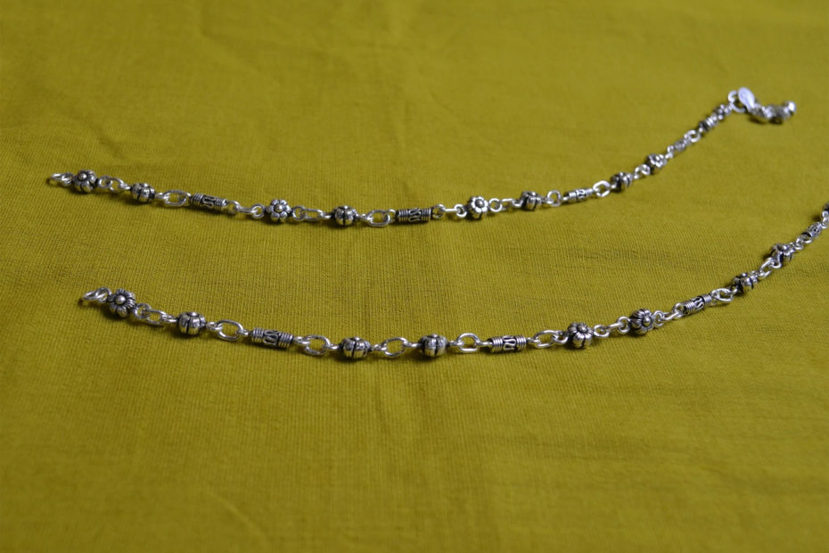 Flower shaped silver chain anklet Gorgeous sleek flowery silver anklet