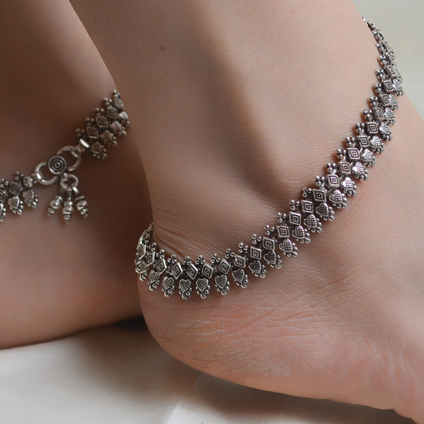 Heavy Diamond motif Silver anklet