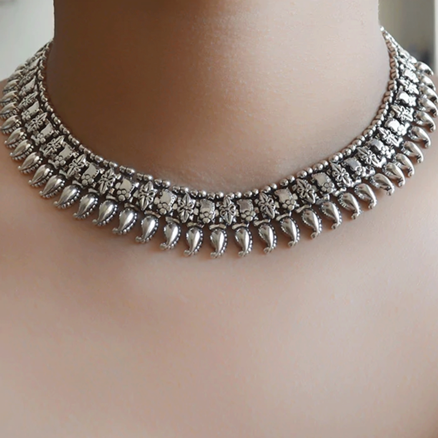 Amazon.com: FMR Rhinestone Choker Necklace Silver Sparkling Diamond Crystal  Row Necklace Clavicular Chain Jewelry for Women and Girls : Clothing, Shoes  & Jewelry