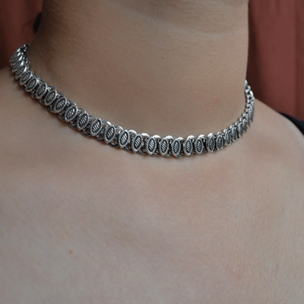 Modish leafy silver choker | Desinger leaf pattern silver necklace