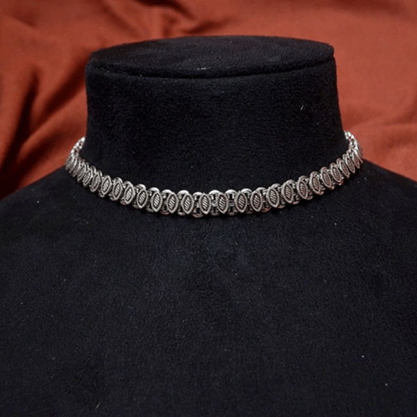 Modish leafy silver choker | Desinger leaf pattern silver necklace