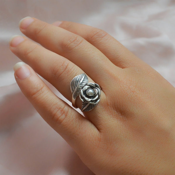 Roseate silver ring | Rose with leaf silver ring