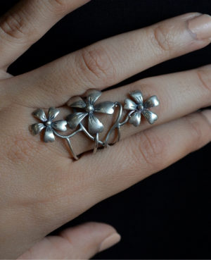 Trendy Flower shaped silver ring | Untamed veil silver ring