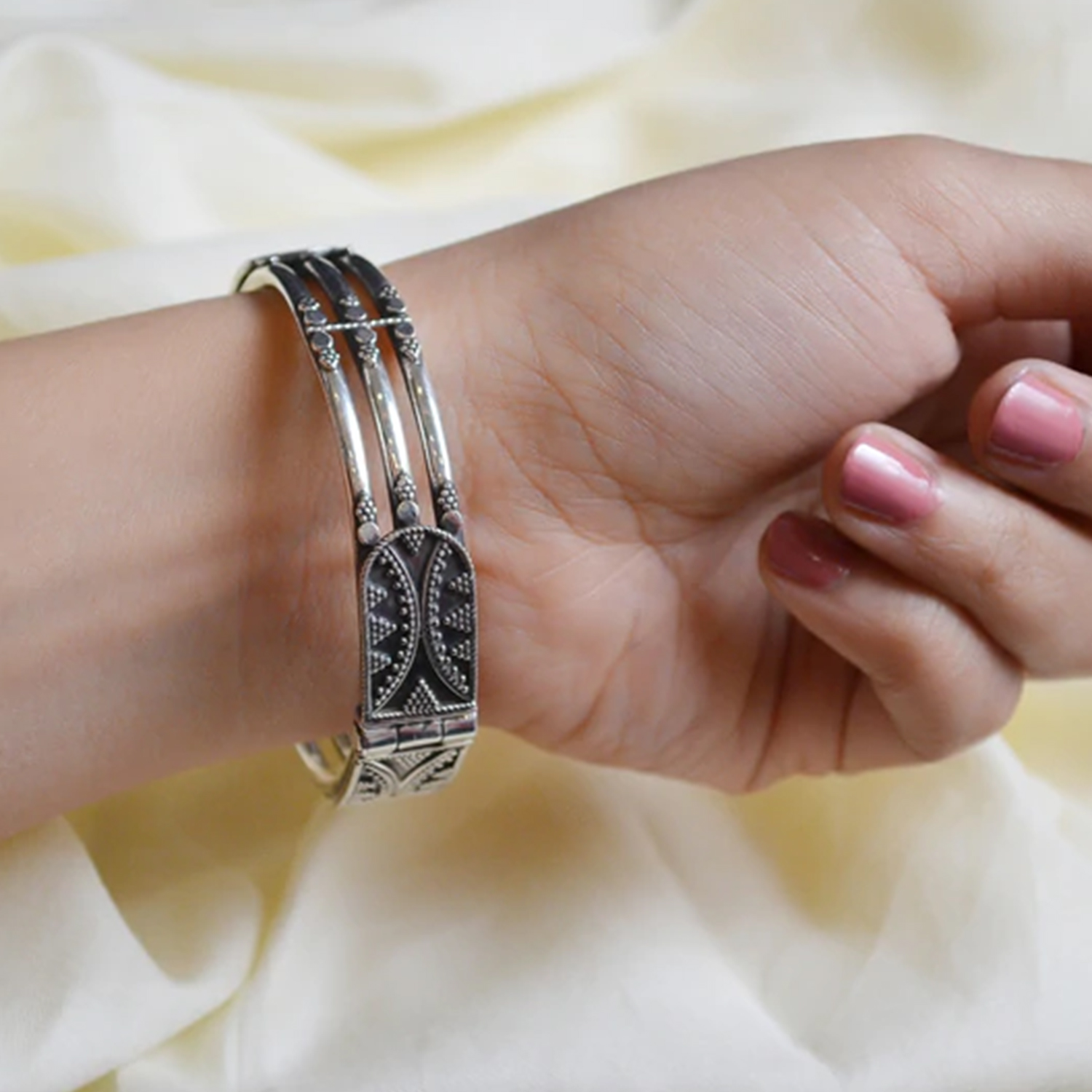 Amazon.com: Cuff Bangle Chain,AdjustableSterling Silver Bangle Bracelet,  Women 925 Silver Bracelet Adjustable Cuff Bangle Hand Carve Flower Bracelets  Ladies Jewellery Birthday Gifts for Sisters F: Clothing, Shoes & Jewelry