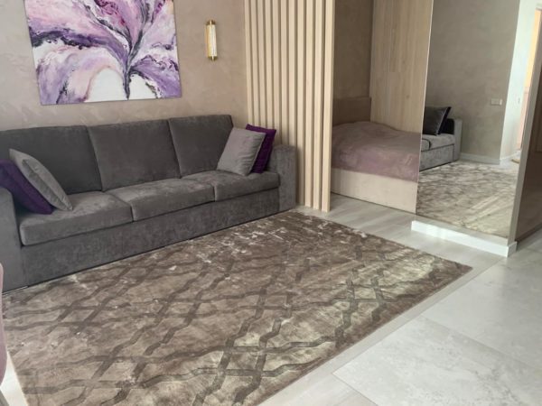 Quatrefoil design rug | carpet in beige shade