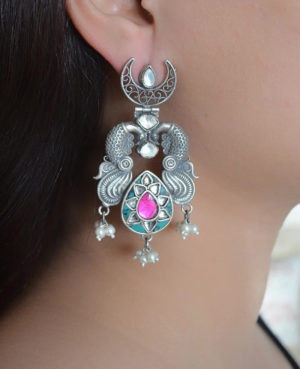 Charming Kundan silver earring