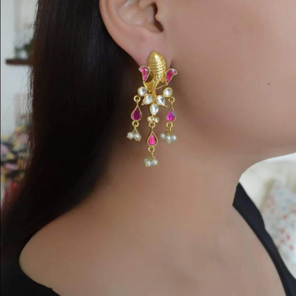 Fish shaped motif earring | gold plated rube shade pearl silver earring
