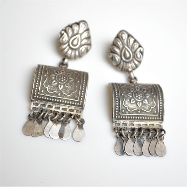 Square with dazzling motif & mini beads silver earring