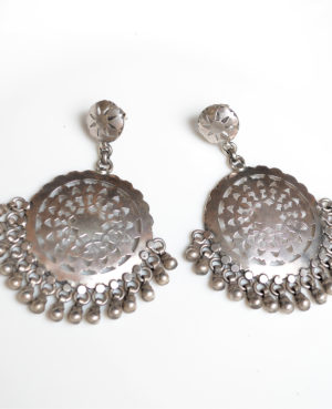 Silver earring with cut work design