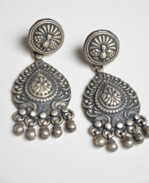 Beads & heart shaped leaf style silver earrings