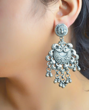 Graceous silver earrings with hanging beads