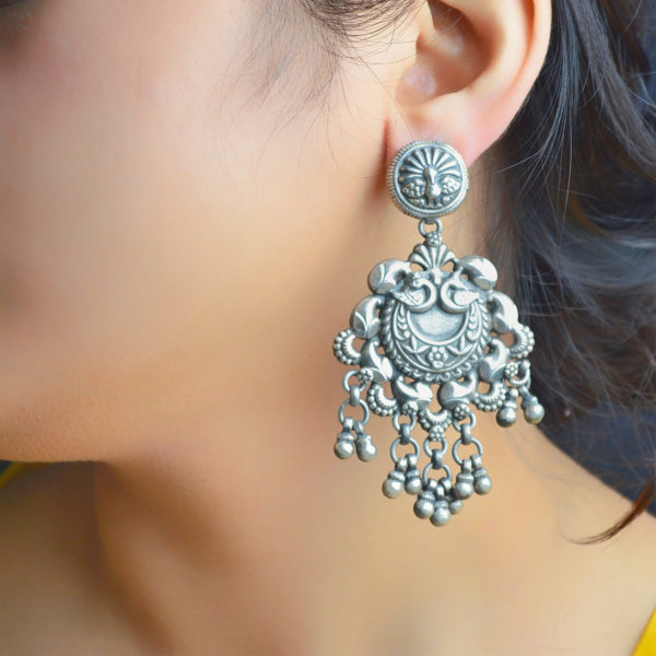 Graceous silver earrings with hanging beads