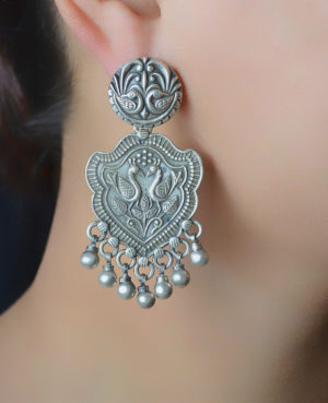 Unique shape dangler with beautifully bird design silver earring