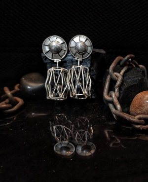 Warrior earring | Cage shaped silver earrings