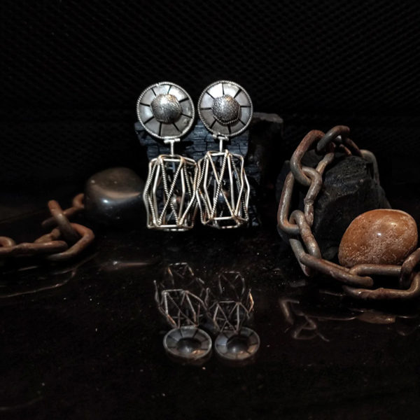 Warrior earring | Cage shaped silver earrings