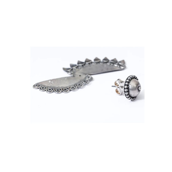 Aesthetic Silver studs | Mesmerizing earpiece