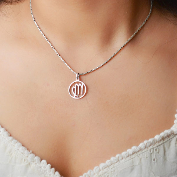 Silver zodiac sign pendant with chain. Buy this Scorpio zodiac pendant for yourself or friends or you can give it as a gift to your loved ones.